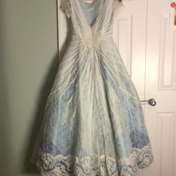 Bridal /  Ballgown by Hugo Nicholson - Picture 1 of 7